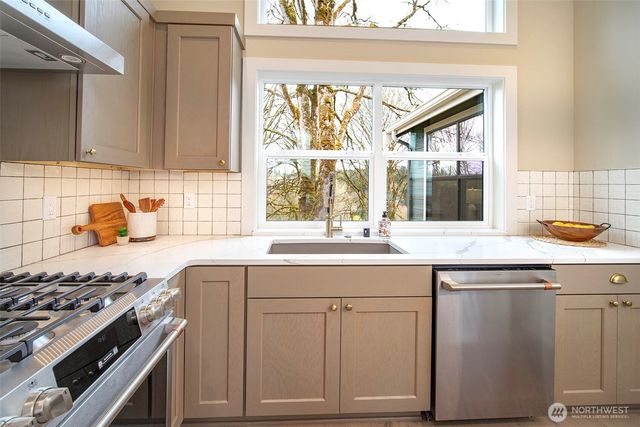 434 20th Ave, Kirkland, WA 98033