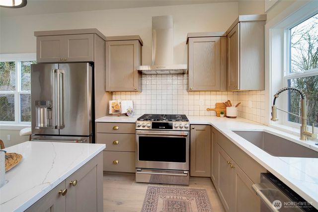 434 20th Ave, Kirkland, WA 98033