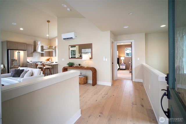 434 20th Ave, Kirkland, WA 98033