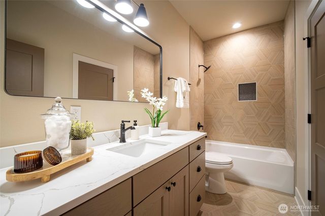 434 20th Ave, Kirkland, WA 98033