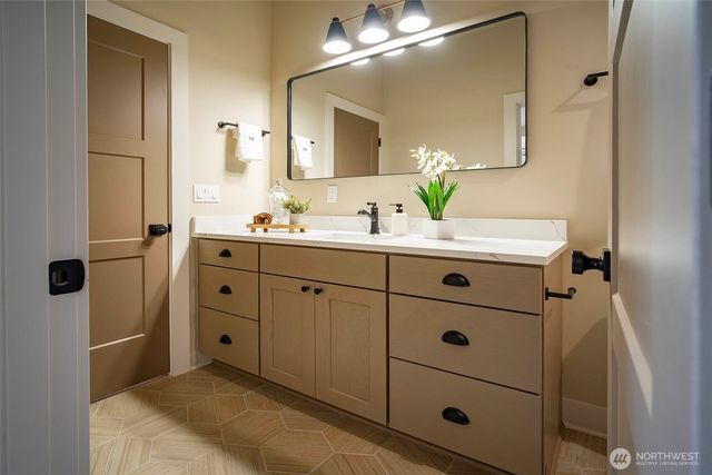 434 20th Ave, Kirkland, WA 98033