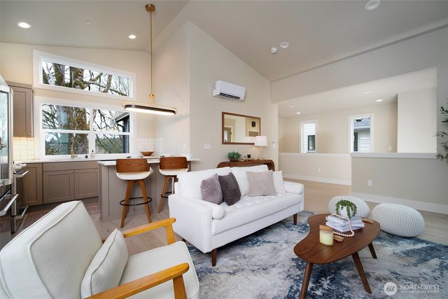 434 20th Ave, Kirkland, WA 98033