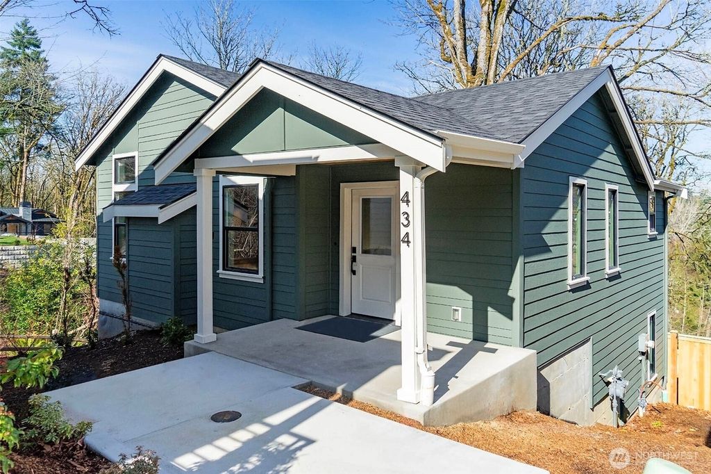 434 20th Ave, Kirkland, WA 98033