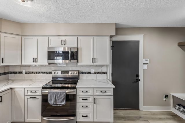 2618 82nd Street, Urbandale, IA 50322