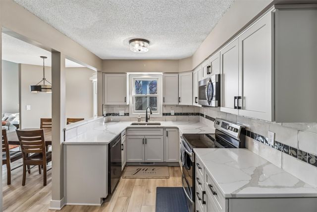 2618 82nd Street, Urbandale, IA 50322