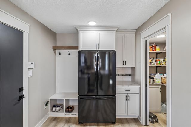 2618 82nd Street, Urbandale, IA 50322