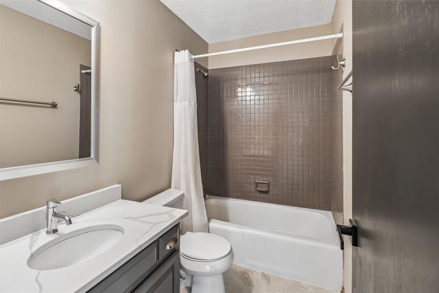2618 82nd Street, Urbandale, IA 50322