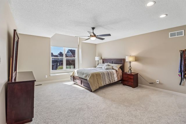 2618 82nd Street, Urbandale, IA 50322