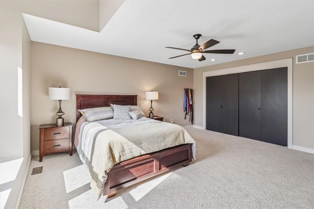 2618 82nd Street, Urbandale, IA 50322