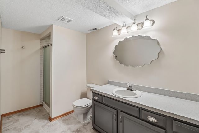 2618 82nd Street, Urbandale, IA 50322
