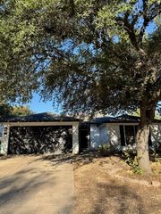 1333 Rosie LN, Cedar Park, TX 78613