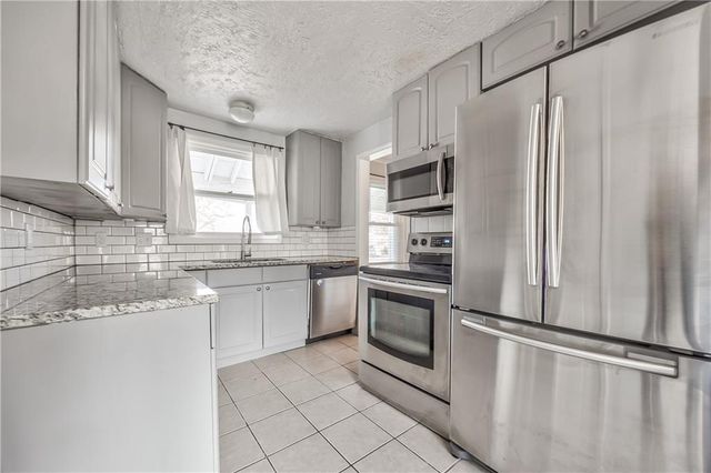 6619 W 77TH Terrace, Overland Park, KS 66204