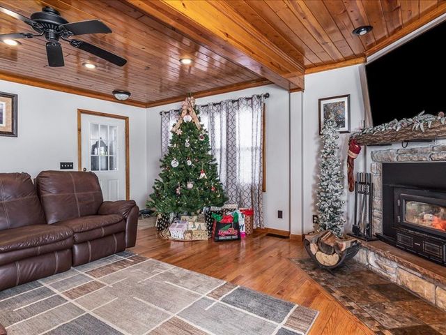 9257 N Veta Grande Road, Scales Mound, IL 61075