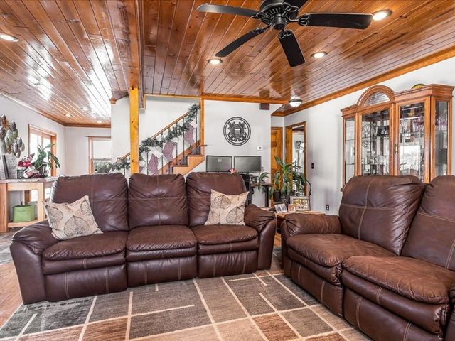 9257 N Veta Grande Road, Scales Mound, IL 61075