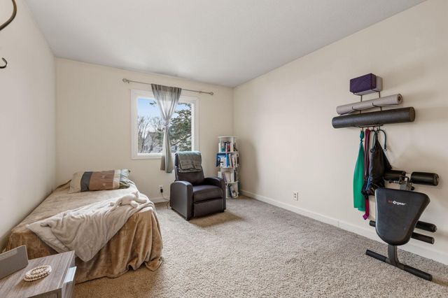 4874 Grenwich Trail N, Oakdale, MN 55128