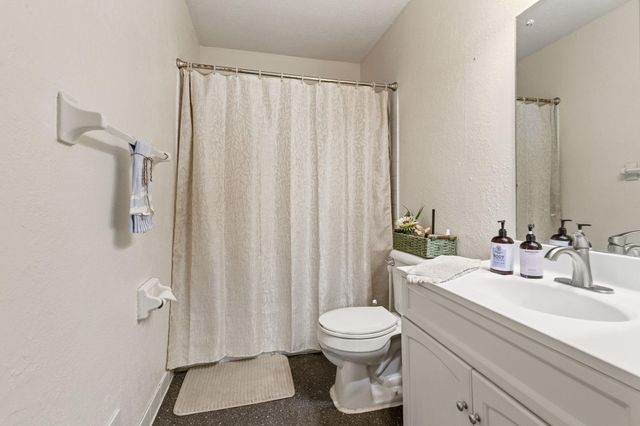 4874 Grenwich Trail N, Oakdale, MN 55128