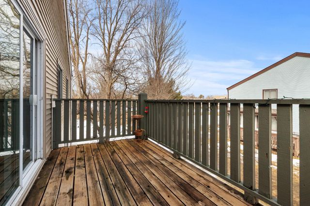 4874 Grenwich Trail N, Oakdale, MN 55128