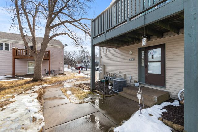 4874 Grenwich Trail N, Oakdale, MN 55128