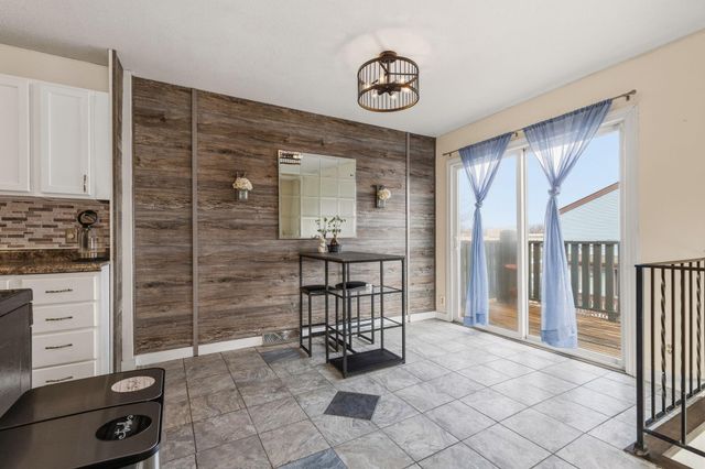 4874 Grenwich Trail N, Oakdale, MN 55128