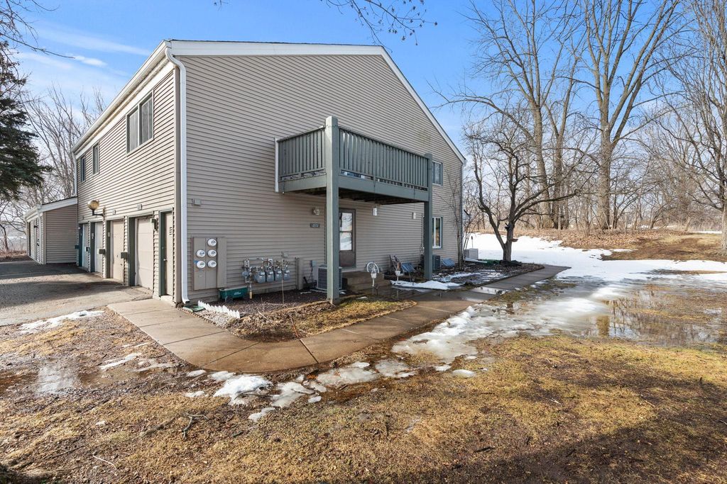 4874 Grenwich Trail N, Oakdale, MN 55128