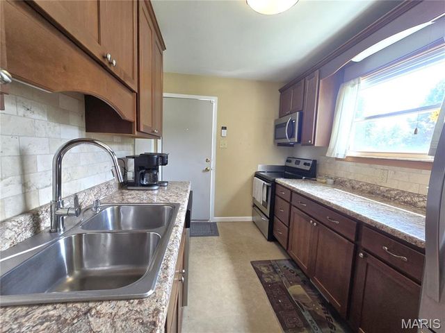 2649 Timberlake Drive, Maryland Heights, MO 63043