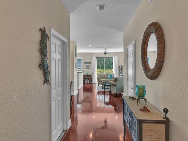 1233 Normandie Way, Vero Beach, FL 32960