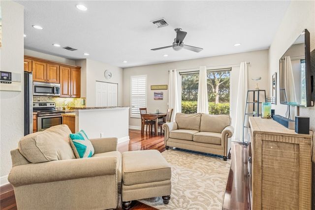 1233 Normandie Way, Vero Beach, FL 32960