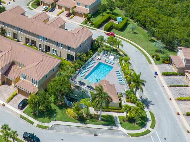 1233 Normandie Way, Vero Beach, FL 32960