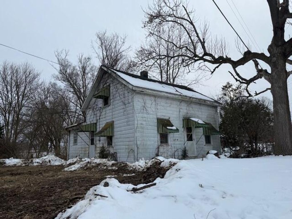 2248 E State Rd 2, Rolling Prairie, IN 46371