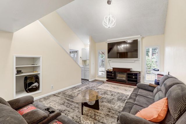 2716 Independence, West Sacramento, CA 95691
