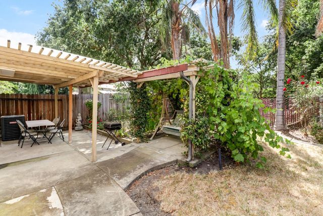 2716 Independence, West Sacramento, CA 95691