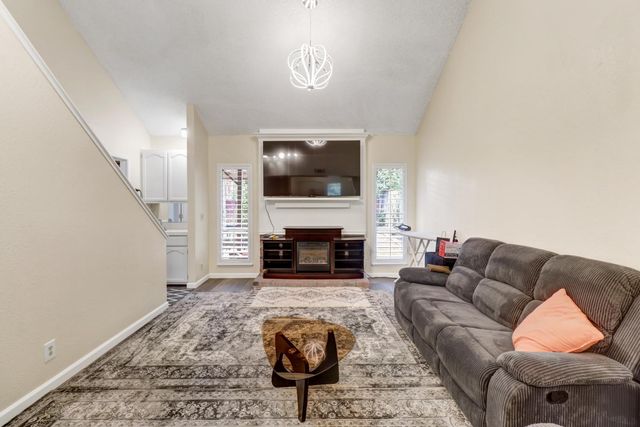 2716 Independence, West Sacramento, CA 95691