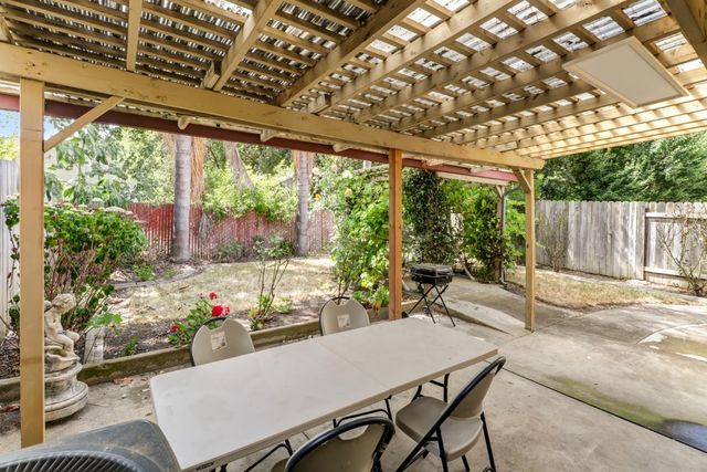 2716 Independence, West Sacramento, CA 95691