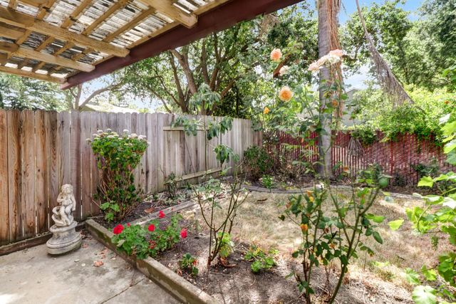 2716 Independence, West Sacramento, CA 95691
