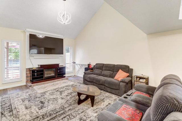 2716 Independence, West Sacramento, CA 95691