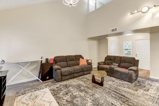 2716 Independence, West Sacramento, CA 95691