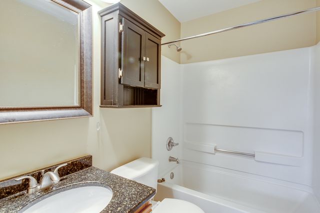 2492 Dickens Drive 2492, Aurora, IL 60503