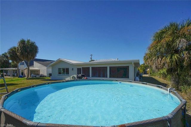 2560 Rose AVE, St. James City, FL 33956