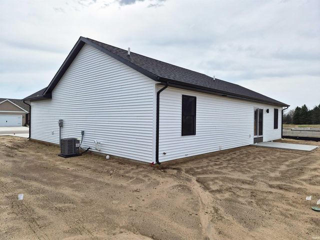 445 N Eastfield Circle, Milford, IN 46542