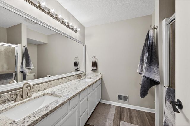 7555 W 110th Street, Bloomington, MN 55438