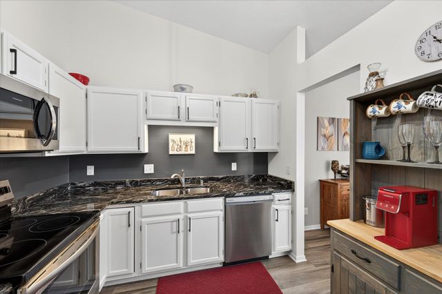 7555 W 110th Street, Bloomington, MN 55438