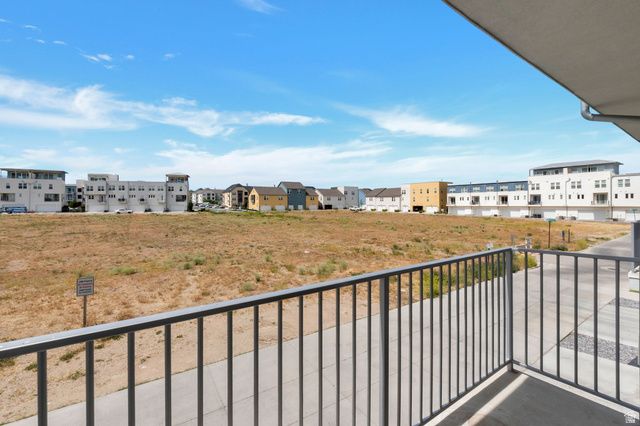5084 W DUCKHORN DR, South Jordan, UT 84009