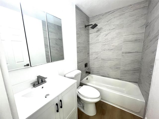 3832 PEBBLE COURT, Palm Harbor, FL 34684