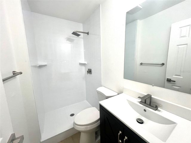 3832 PEBBLE COURT, Palm Harbor, FL 34684