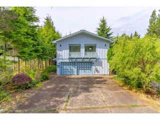 90 SEAGROVE Loop, Lincoln City, OR 97367