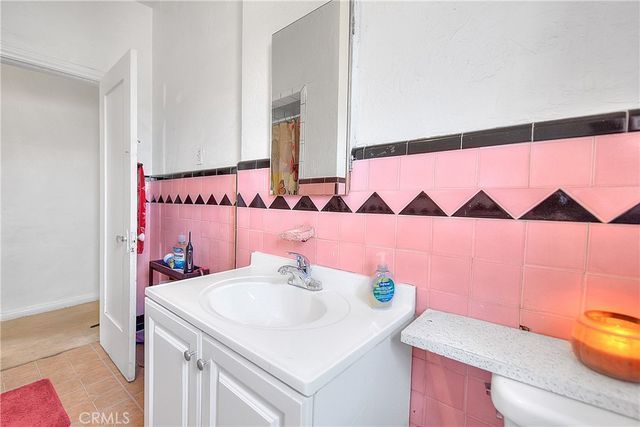 3945 Woolwine, Los Angeles, CA 90063