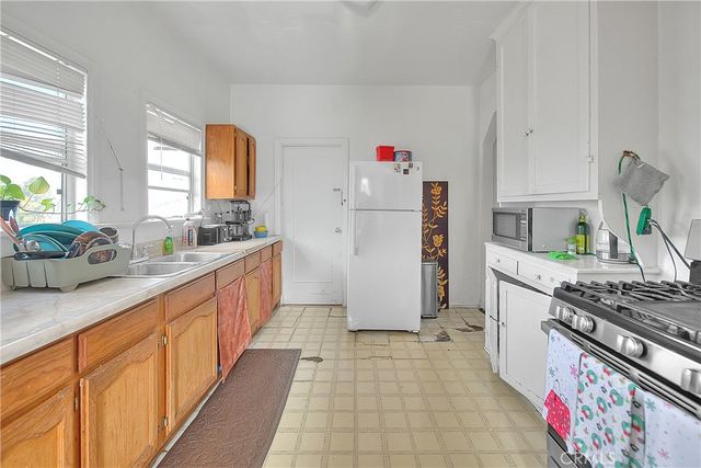 3945 Woolwine, Los Angeles, CA 90063