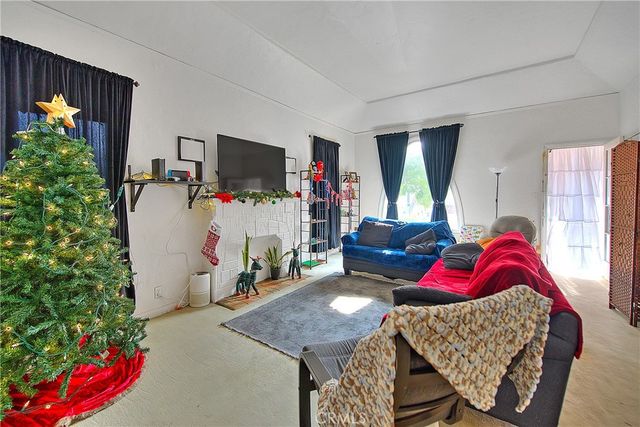 3945 Woolwine, Los Angeles, CA 90063