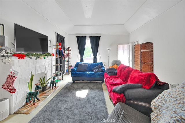 3945 Woolwine, Los Angeles, CA 90063