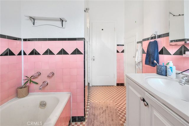 3945 Woolwine, Los Angeles, CA 90063